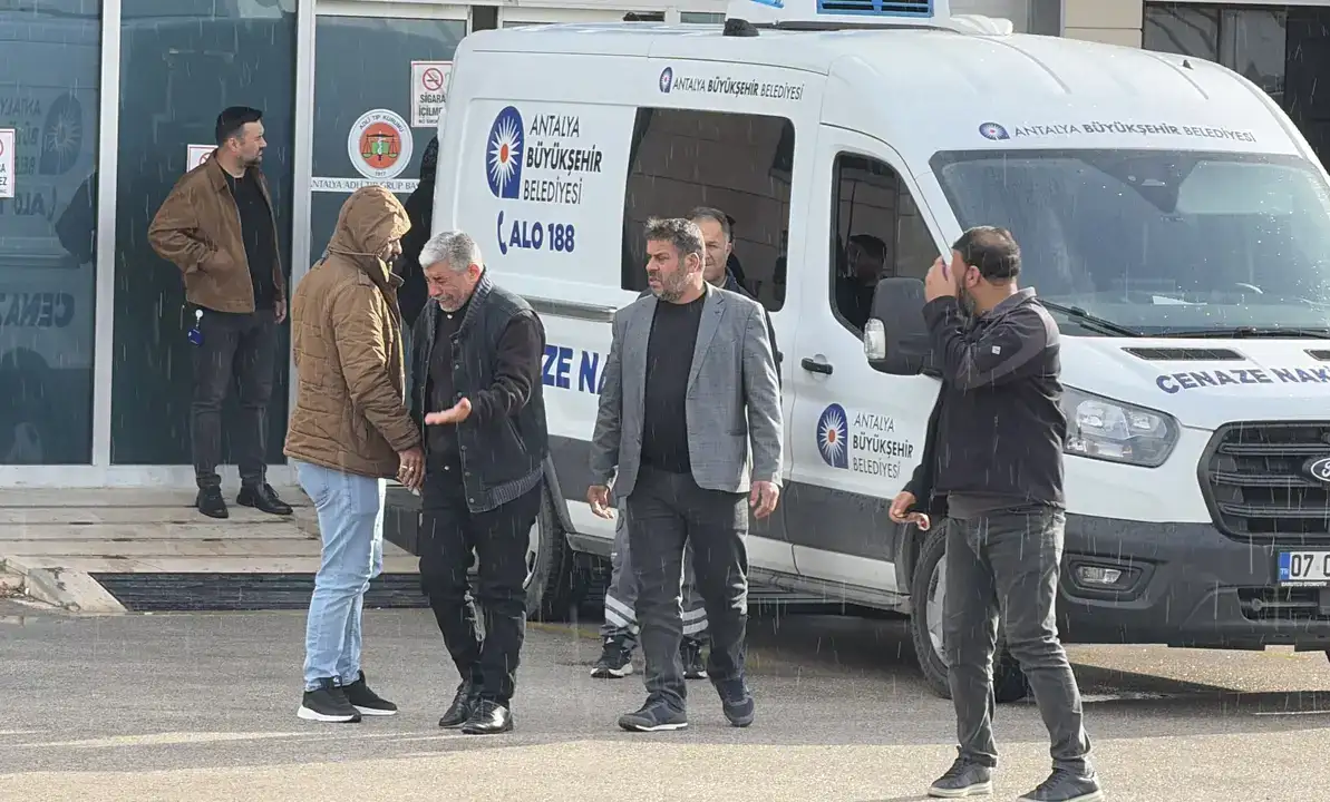 Konteyner Yangınında Yok Olan Ailenin Cenazeleri Alındı 8